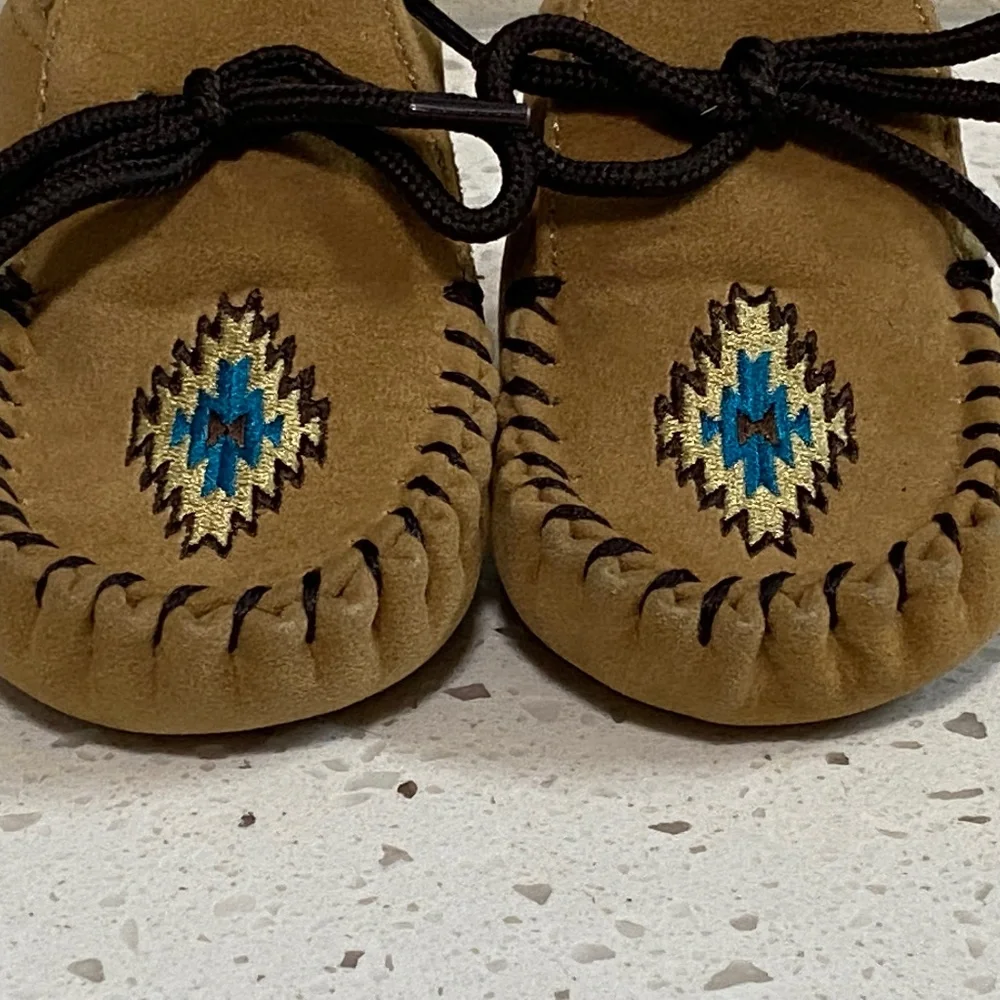 DBL Barrel Kid’s Moccasins - Picture 2 of 5
